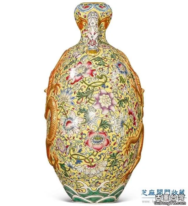 乾隆 粉彩礬紅描金塑貼雙龍紋扁瓶