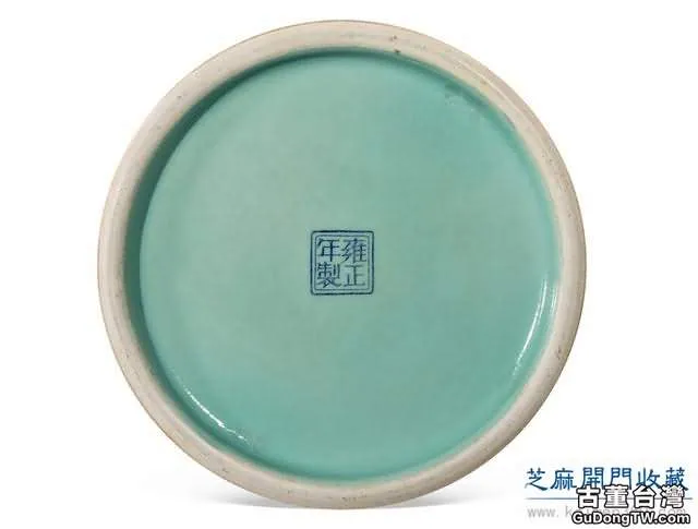 雍正 粉彩描金開光王母出行圖摩羯耳蓋瓶