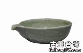 明代龍泉官窯龍紋碗