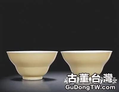 清乾隆米黃釉折腰碗