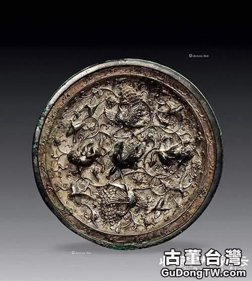 唐  銀殼孔雀海獸葡萄鏡  直徑15.4厘米