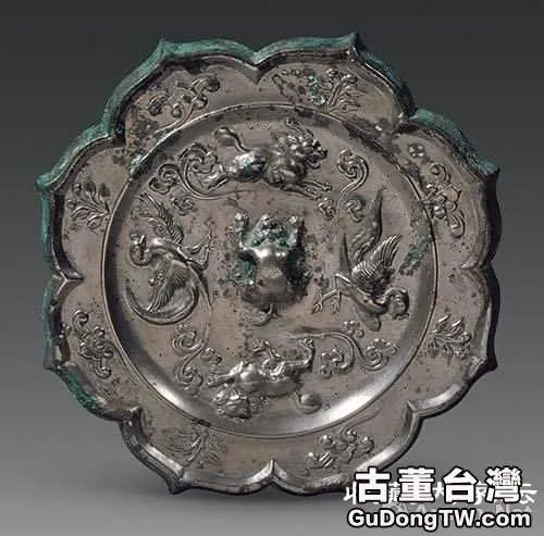 唐代 雙鸞麒麟獅紋鏡  直徑15.9厘米