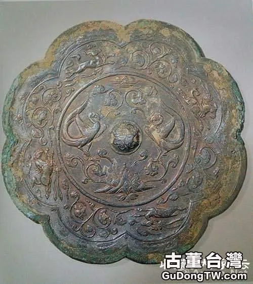 唐代  銀背鎏金鳥獸葵花鏡  直徑24.5厘米 日本泉屋博物館藏