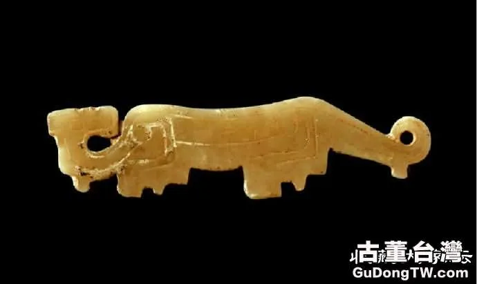 旅順博物館西周龍形玉珮-圖片版權歸原作者所有