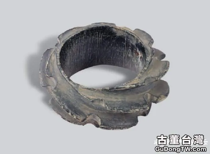 陝西曆史博物館西周齒牙形玉飾-圖片版權歸原作者所有