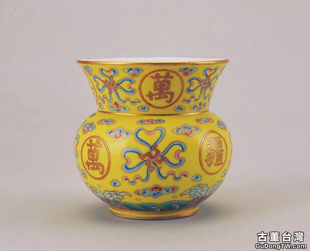 黃地粉彩萬壽無疆紋奓斗