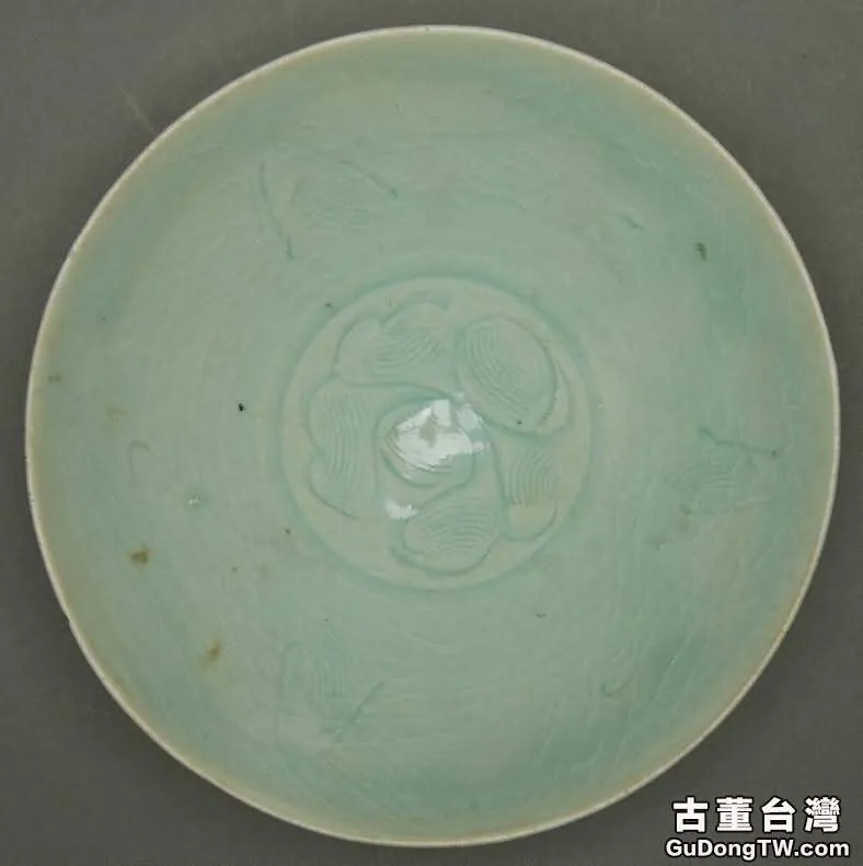 南宋景德鎮窯青白釉刻花花朵紋瓷碗